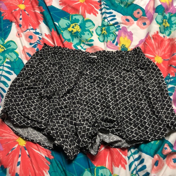 Old Navy flowy shorts - Picture 1 of 1